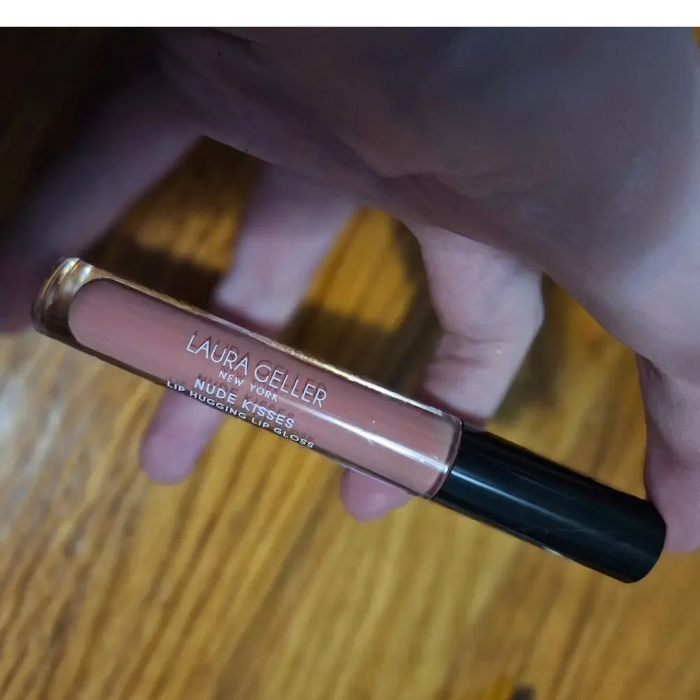 NEW! Laura Geller Nude Kisses Lip Hugging Lip Gloss Nude Beach
